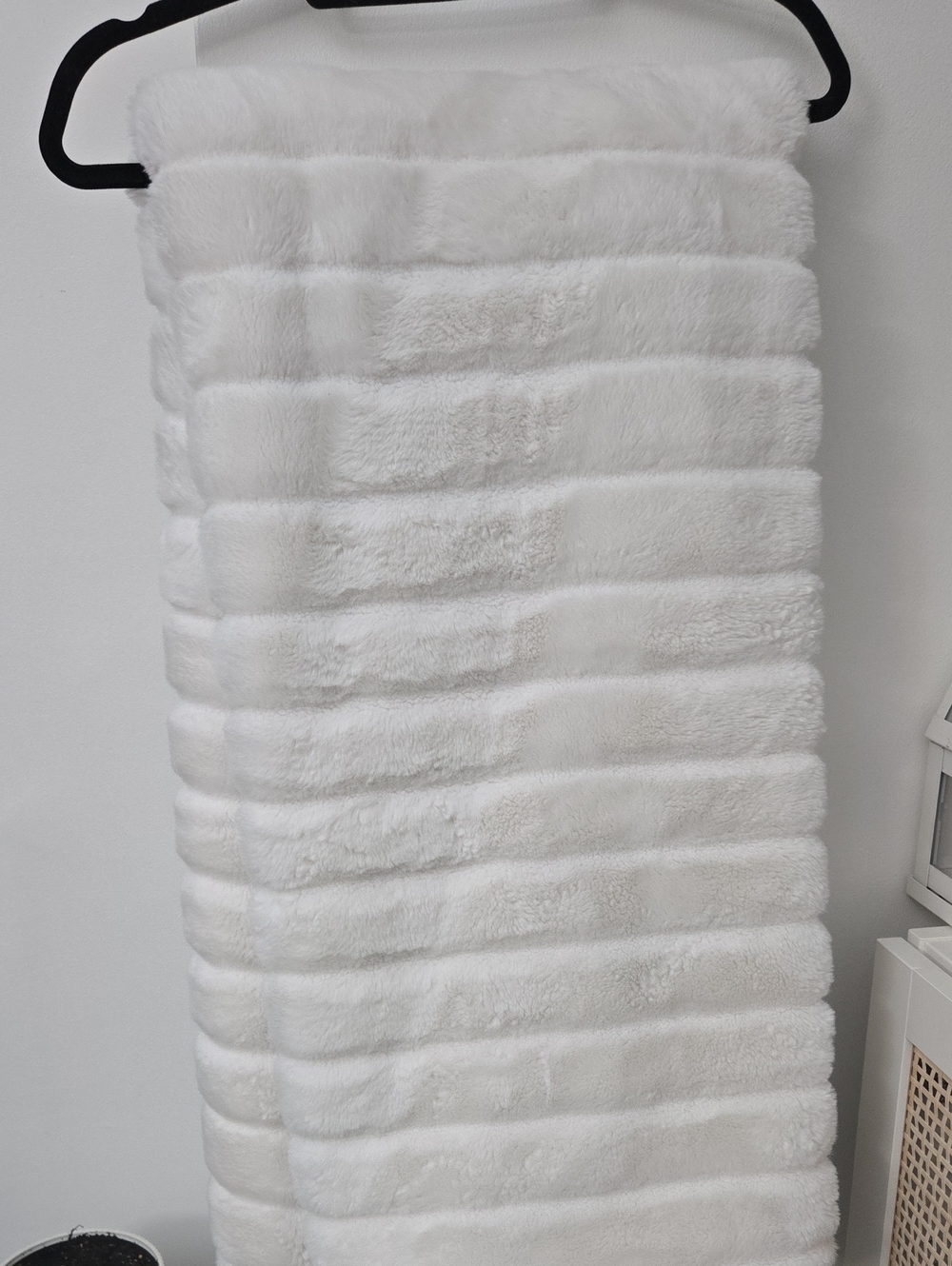 White Plush Faux Fur Throw - Soft Luxury